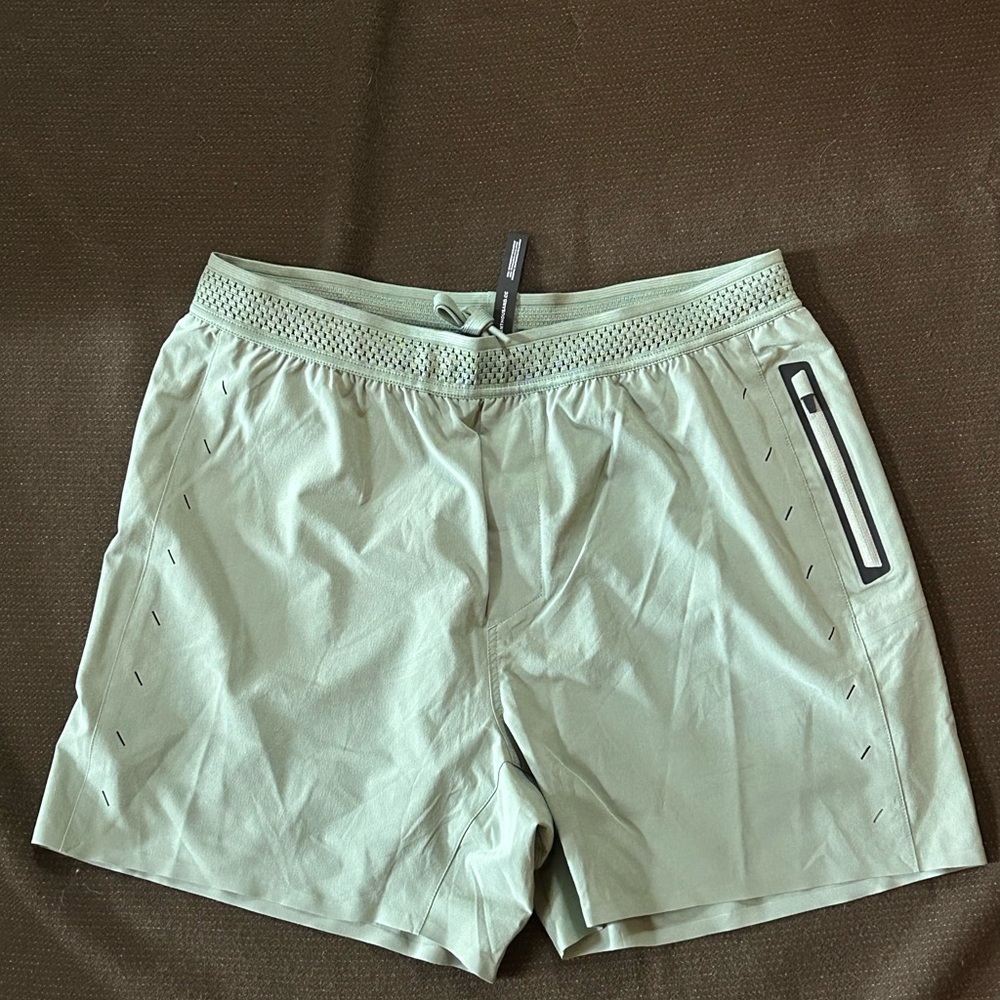 NWOT Ten Thousand Light Green Session Short (No Liner) 7" Size Small